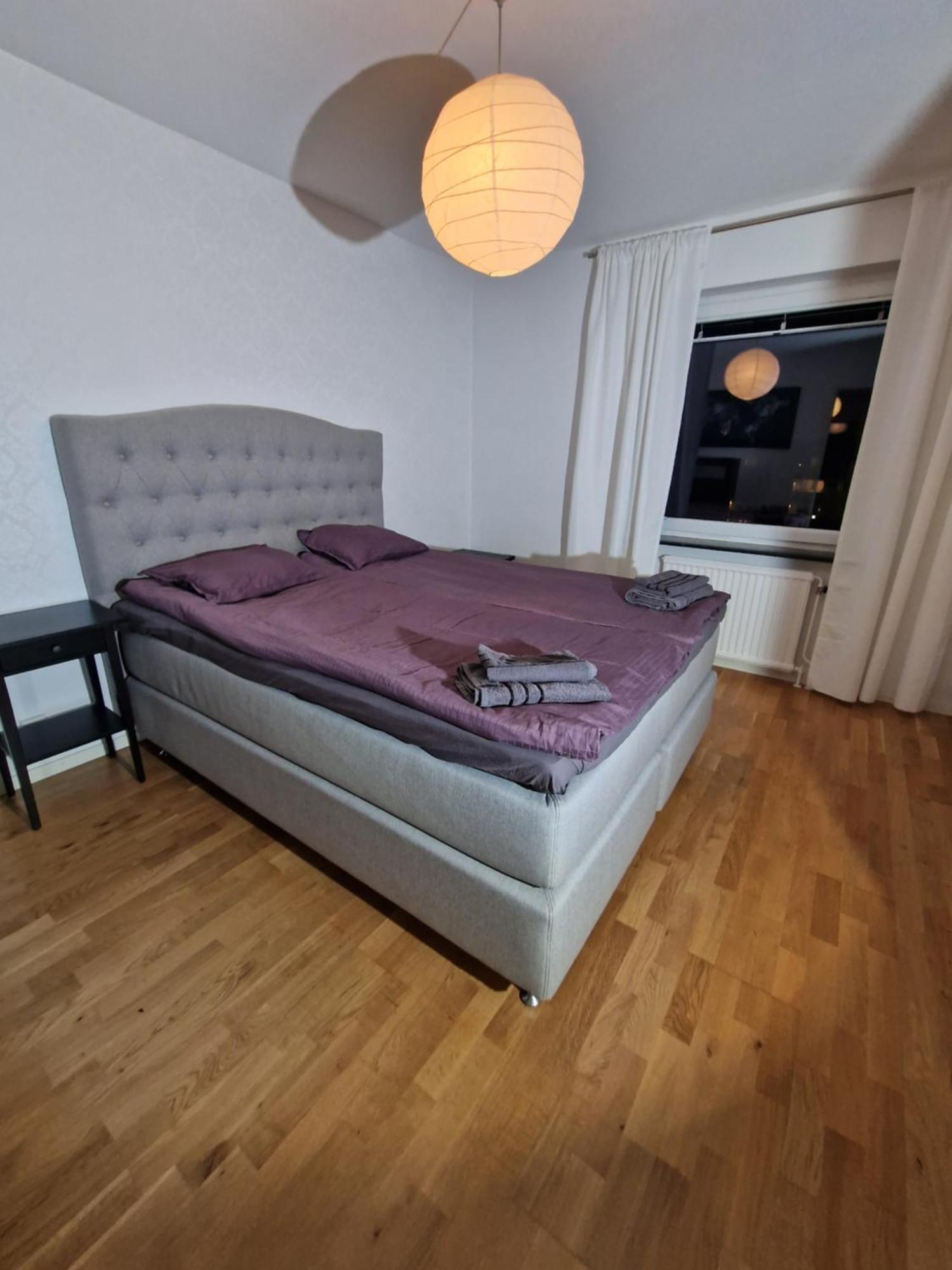 En Nyrenoverad Laegenhet Med 2 Sovrum Lägenhet *